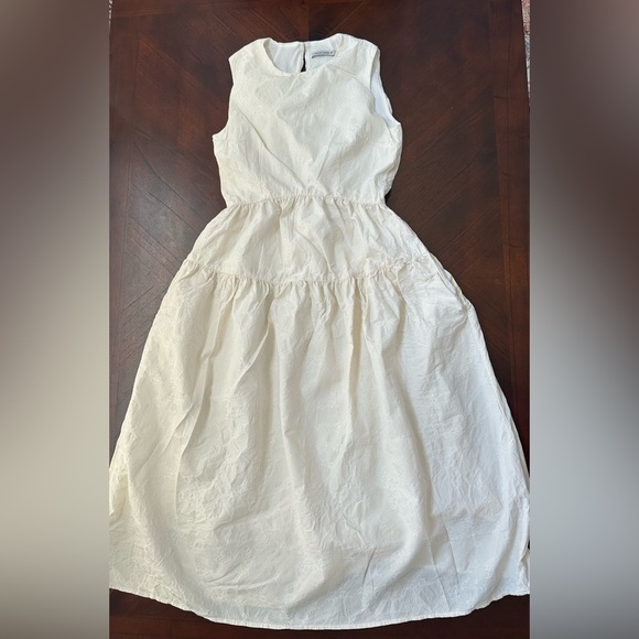 Unity Union White Sleeveless Dress - Picture 2 of 13